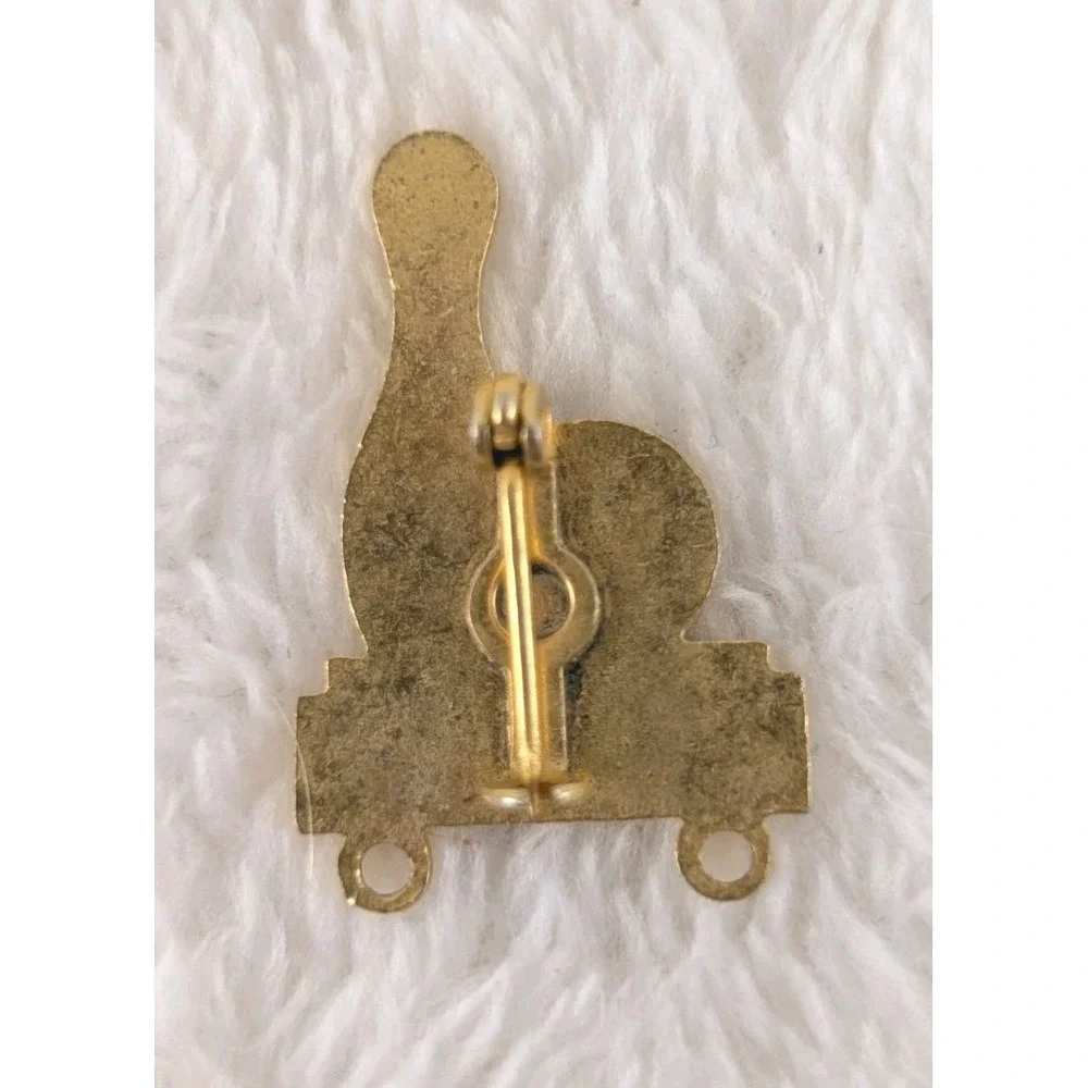 Vintage Skagit 200 Bowling Award Pin Enamel Gold Tone League‎ Achievement Badge